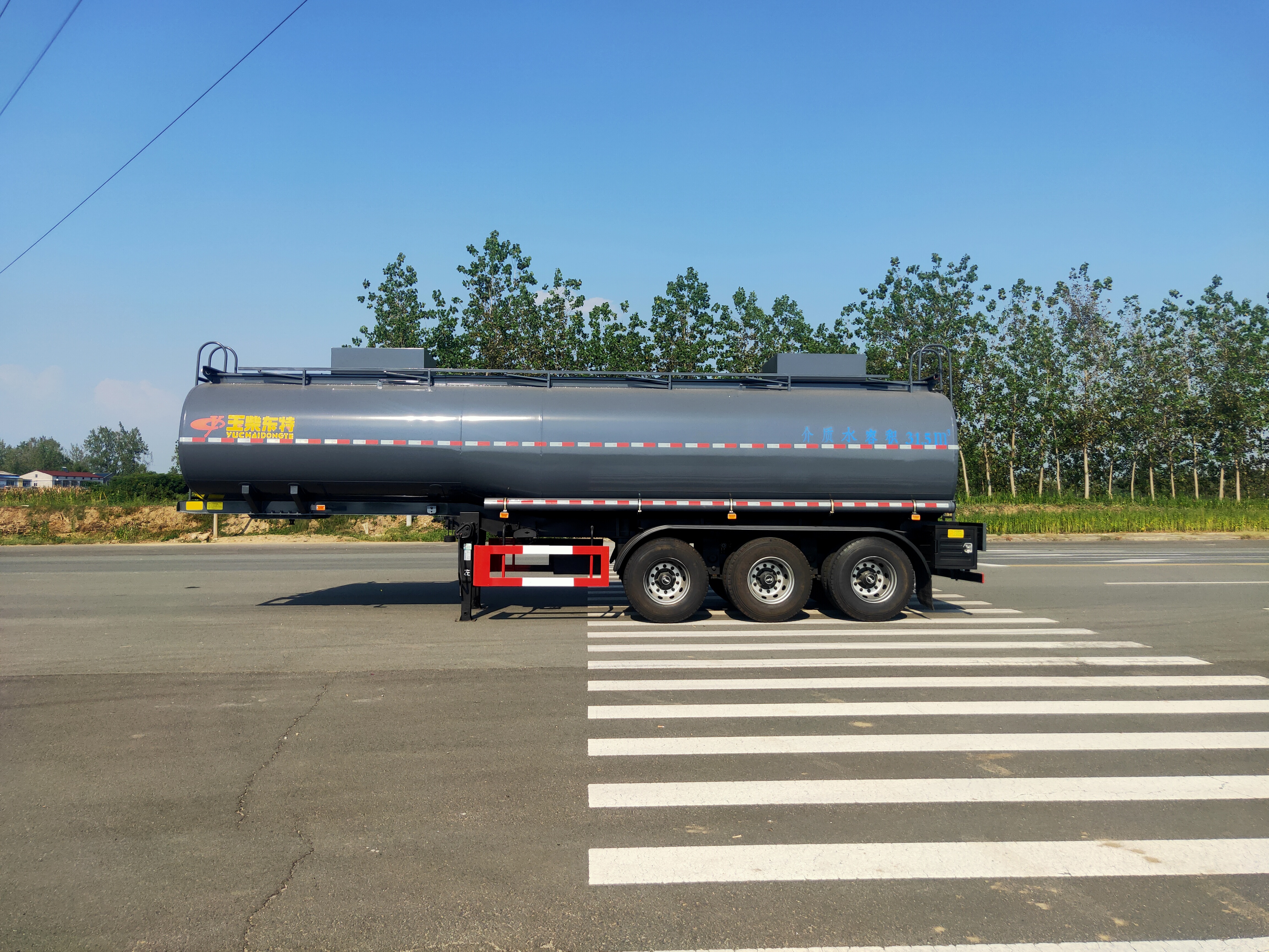 特運(yùn)牌DTA9400GGS型供水半掛車