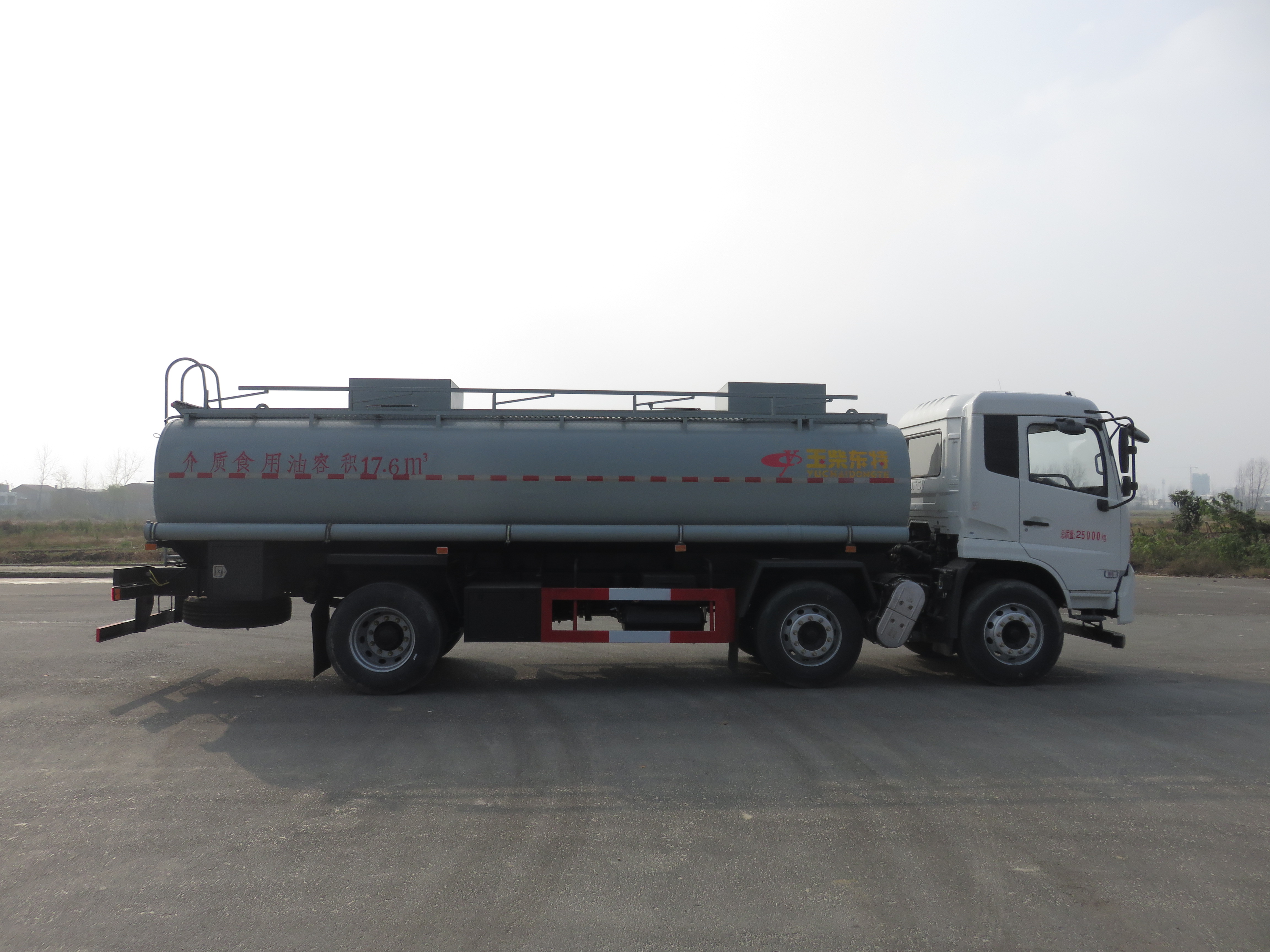 特運(yùn)牌DTA5250GSYD6型食用油運(yùn)輸車(chē)